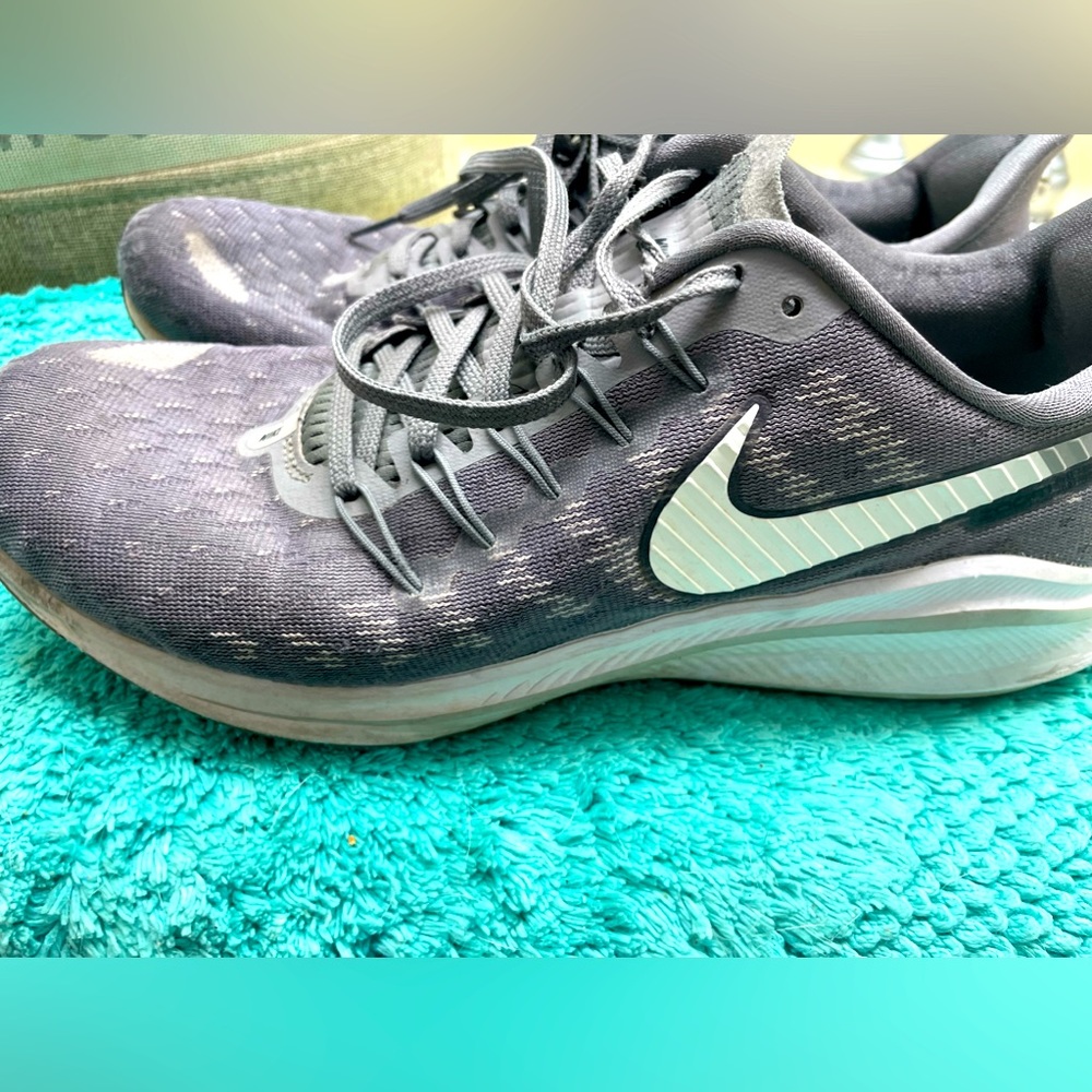 Almost NEW / Running Shoe